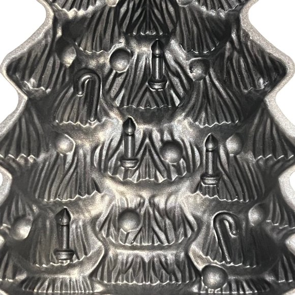 11" Nordic Ware Christmas Tree Bundt Cake Pan Mold 4 Cups Cast Aluminum USA - Picture 7 of 11
